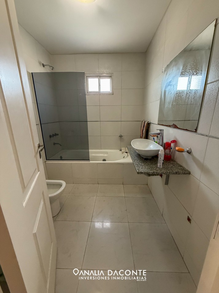 Chalet 4 amb moderno con garage y parque con piscina en Los Pinares