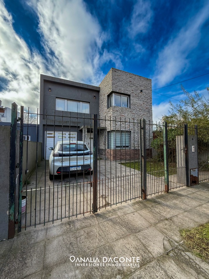 Chalet 4 amb moderno con garage y parque con piscina en Los Pinares