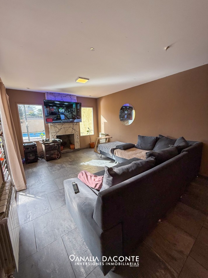 Chalet 4 amb moderno con garage y parque con piscina en Los Pinares