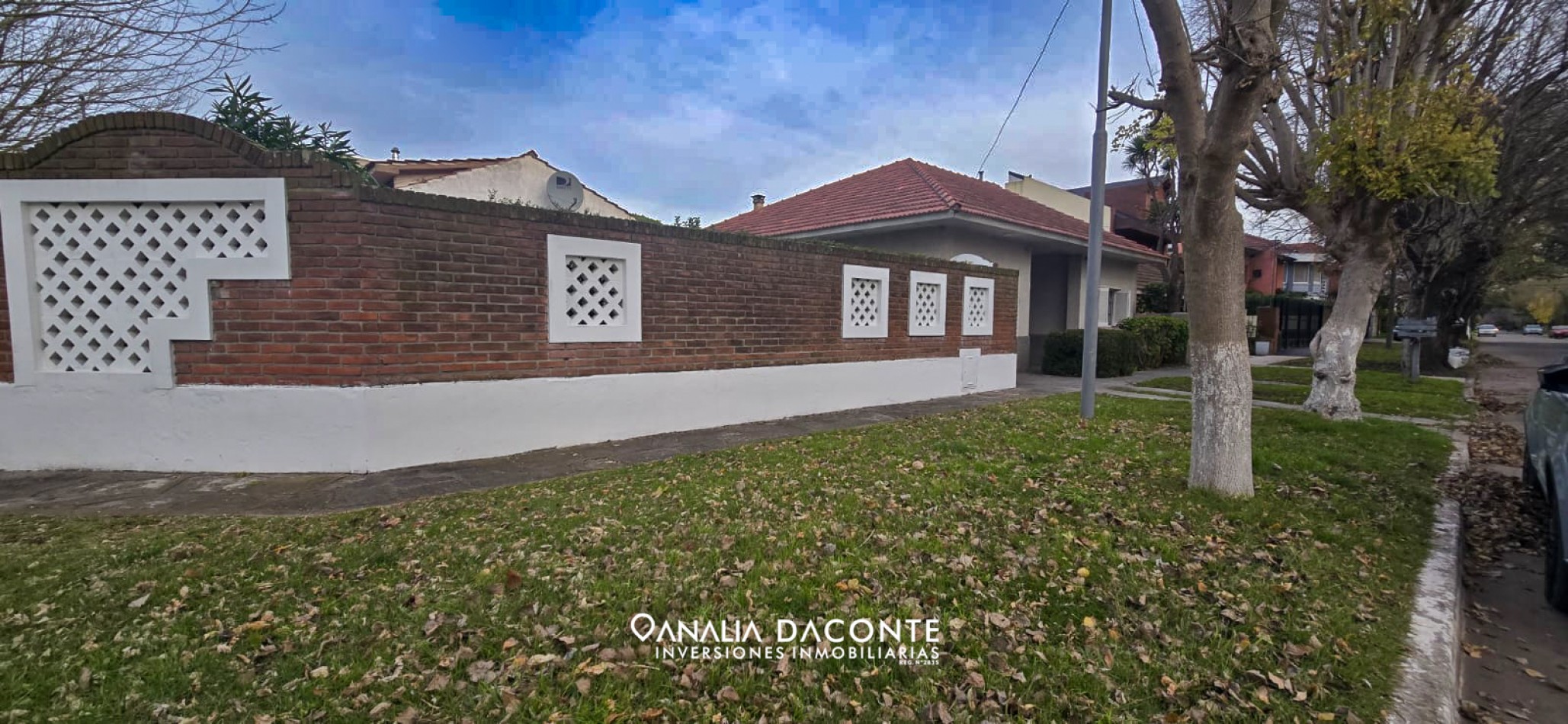 BAJO SU VALOR! Chalet 3 amb con jardin y garage en Parque Luro