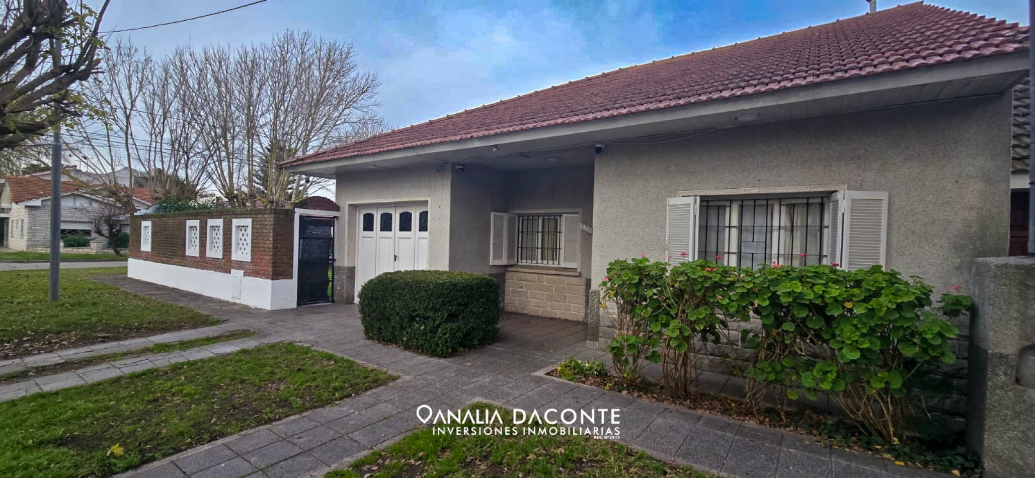 BAJO SU VALOR! Chalet 3 amb con jardin y garage en Parque Luro