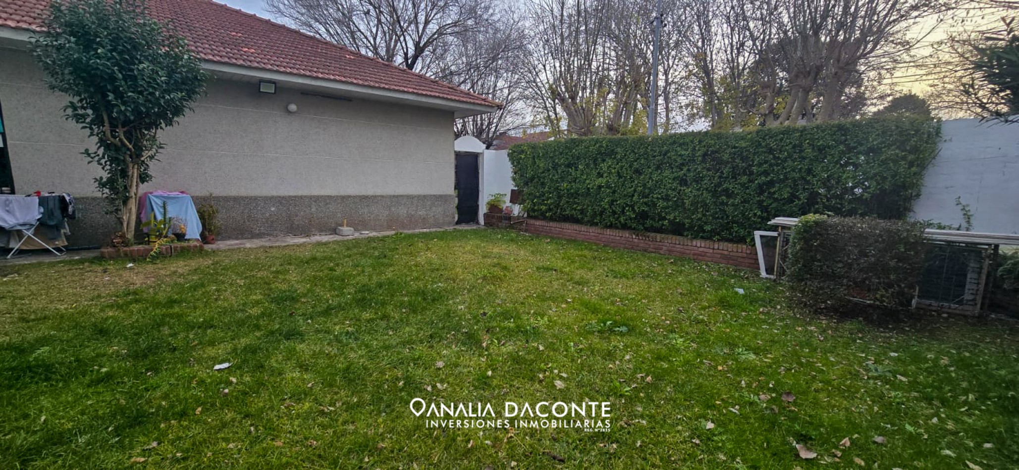 BAJO SU VALOR! Chalet 3 amb con jardin y garage en Parque Luro