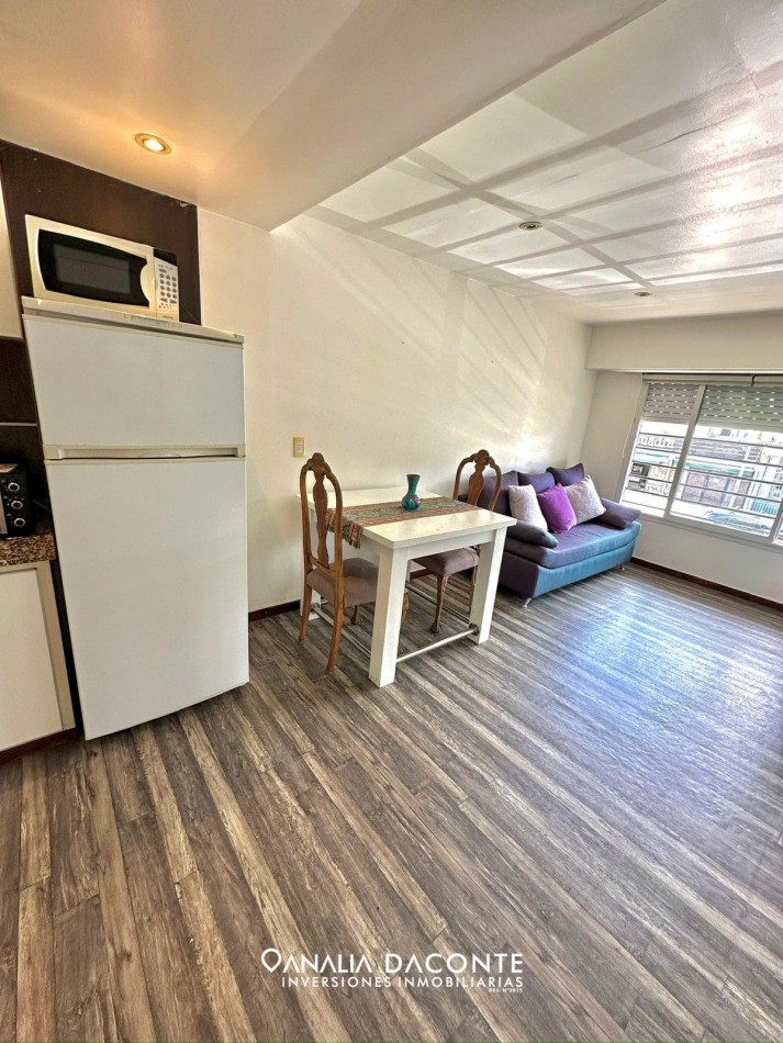 Local a la calle con departamento 2 ambientes en Los Pinares