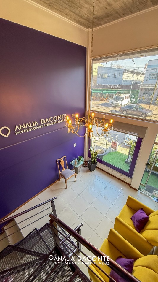 Local a la calle con departamento 2 ambientes en Los Pinares