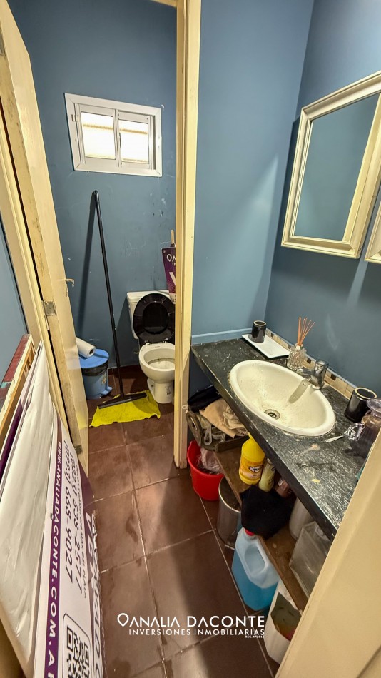 Local a la calle con departamento 2 ambientes en Los Pinares