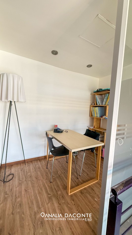 Local a la calle con departamento 2 ambientes en Los Pinares