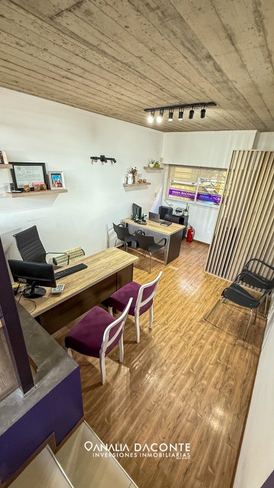 Local a la calle con departamento 2 ambientes en Los Pinares