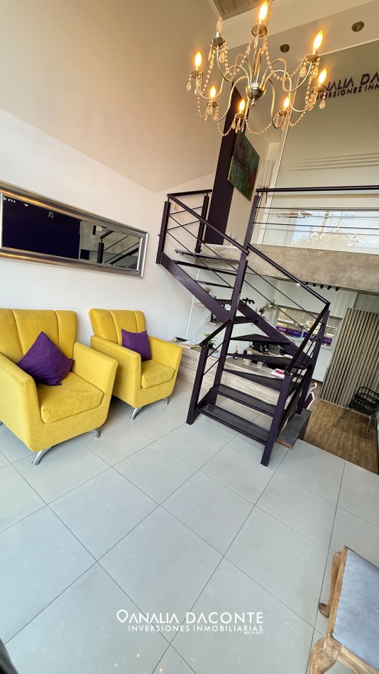 Local a la calle con departamento 2 ambientes en Los Pinares