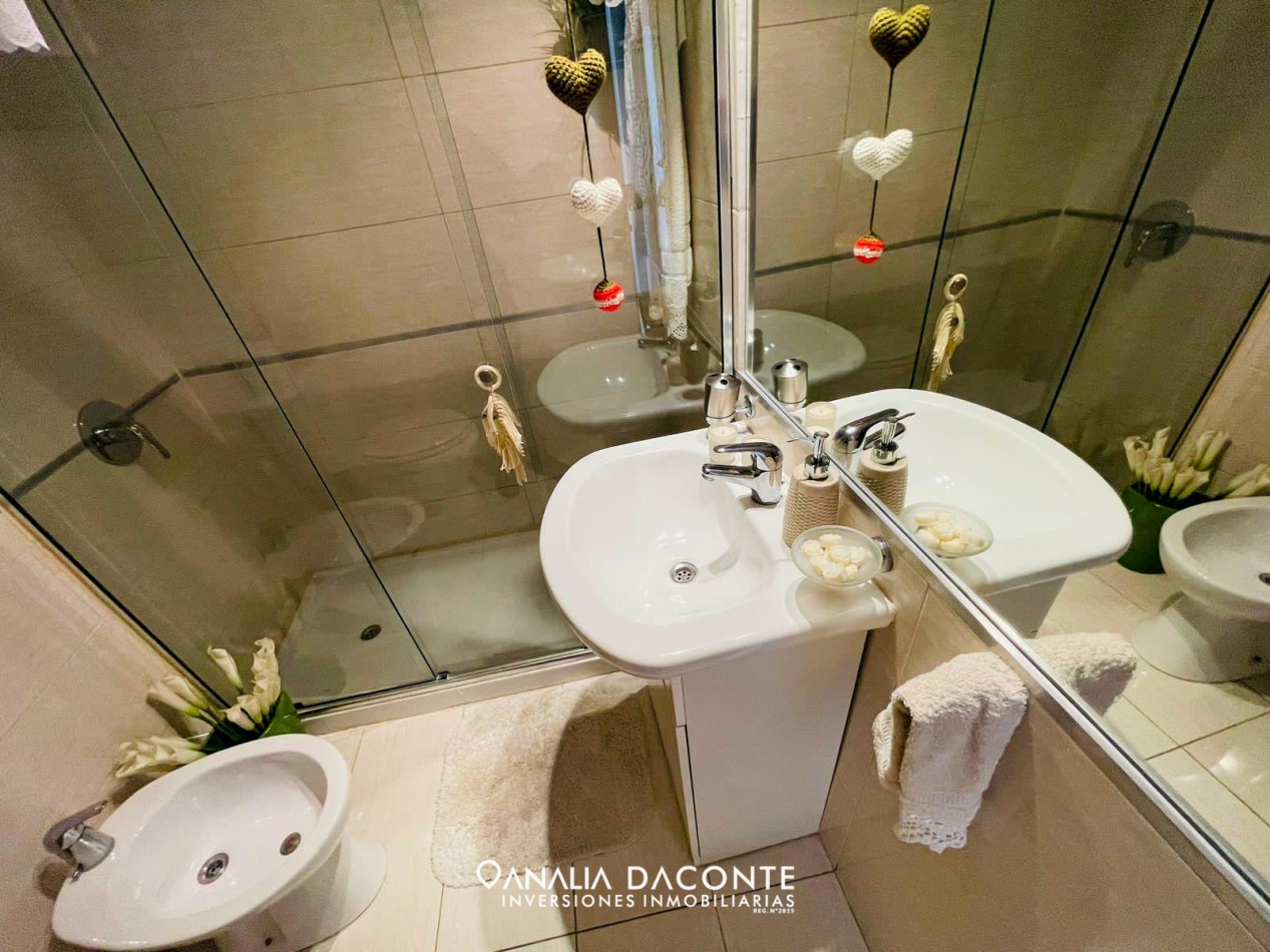 Semi piso moderno 3 amb con balcon y cochera cubierta en Macrocentro