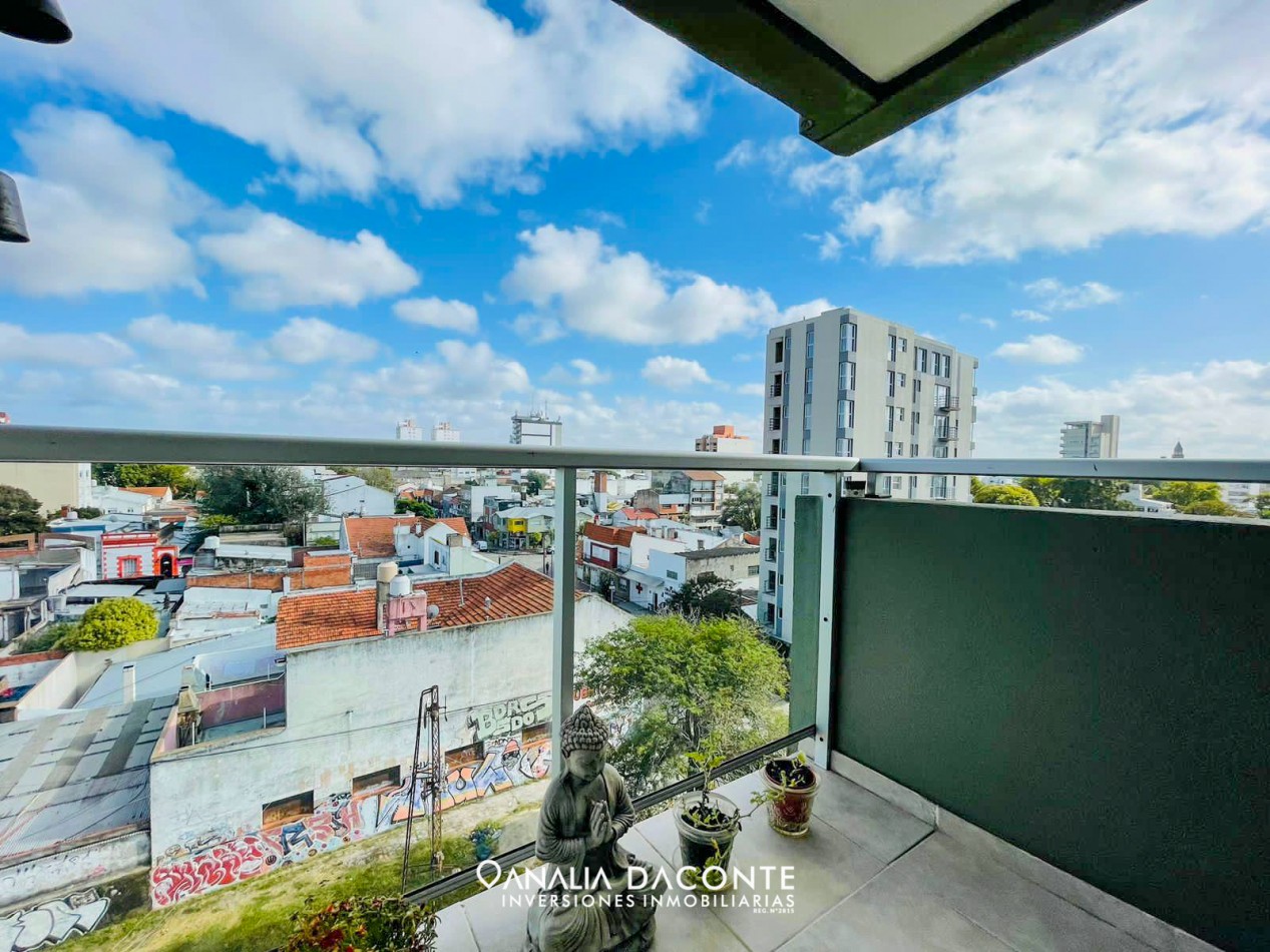 Semi piso moderno 3 amb con balcon y cochera cubierta en Macrocentro