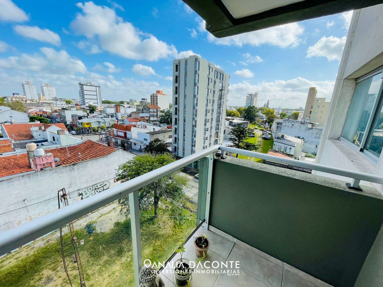 Semi piso moderno 3 amb con balcon y cochera cubierta en Macrocentro