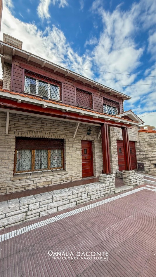 Gran chalet de 5 amb, parque y garage en barrio La Perla