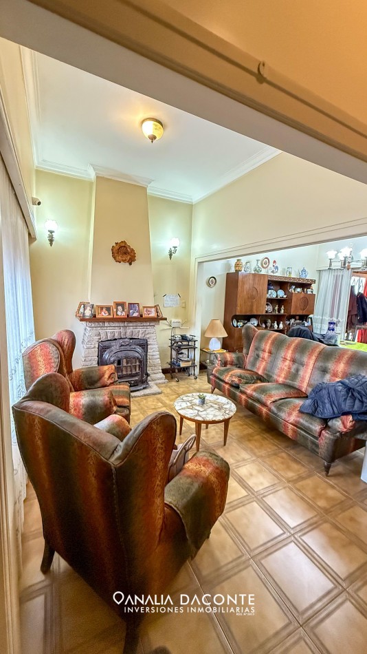 Gran chalet de 5 amb, parque y garage en barrio La Perla