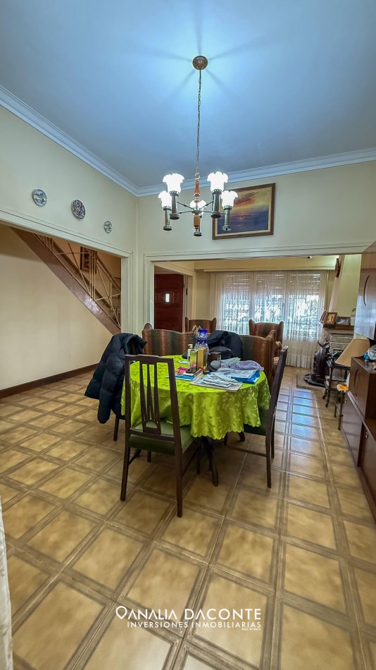 Gran chalet de 5 amb, parque y garage en barrio La Perla