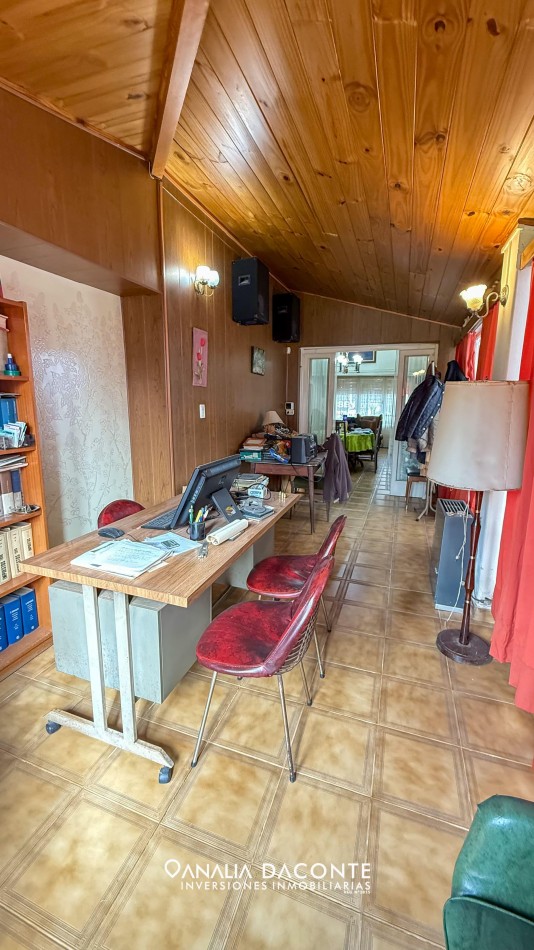 Gran chalet de 5 amb, parque y garage en barrio La Perla