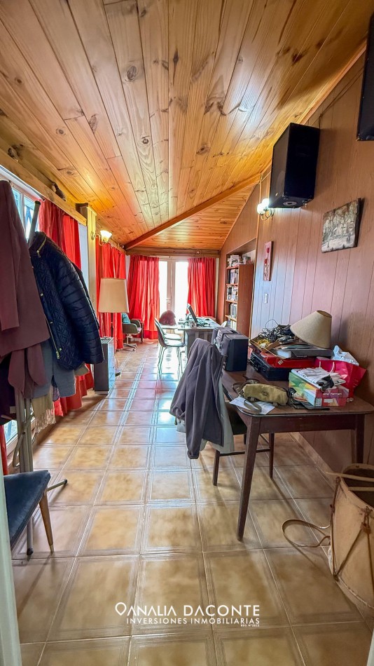 Gran chalet de 5 amb, parque y garage en barrio La Perla