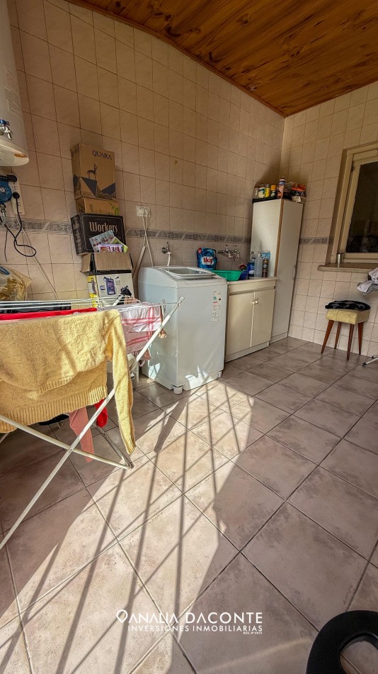 Gran chalet de 5 amb, parque y garage en barrio La Perla