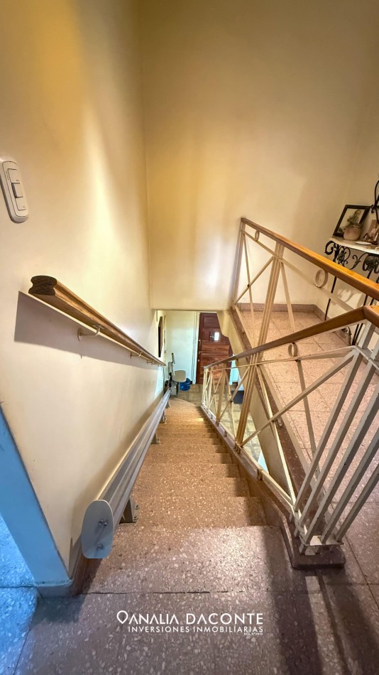 Gran chalet de 5 amb, parque y garage en barrio La Perla