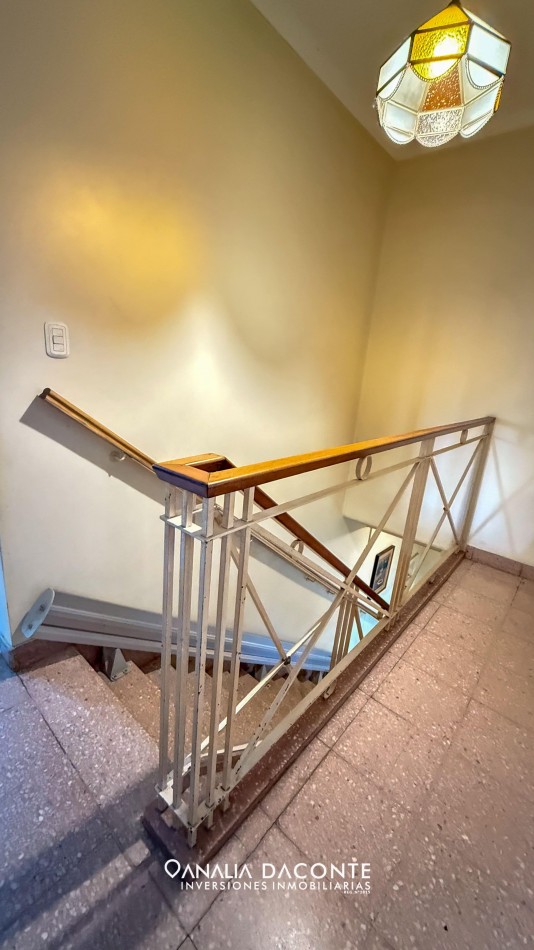 Gran chalet de 5 amb, parque y garage en barrio La Perla