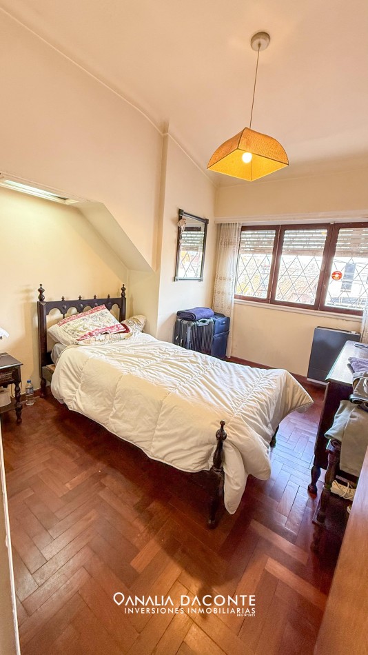 Gran chalet de 5 amb, parque y garage en barrio La Perla