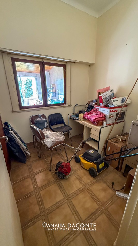 Gran chalet de 5 amb, parque y garage en barrio La Perla