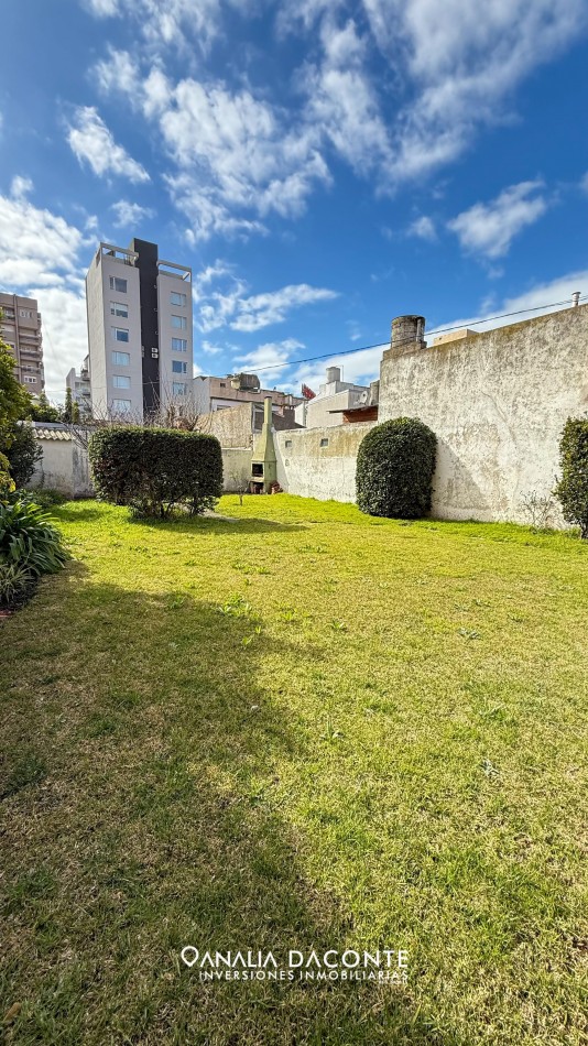 Gran chalet de 5 amb, parque y garage en barrio La Perla