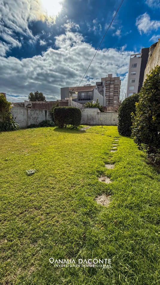 Gran chalet de 5 amb, parque y garage en barrio La Perla