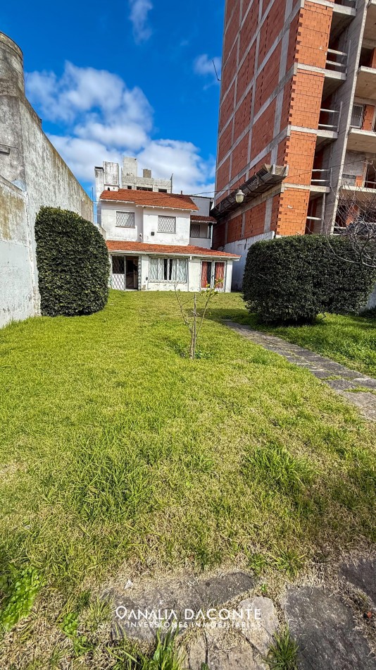 Gran chalet de 5 amb, parque y garage en barrio La Perla