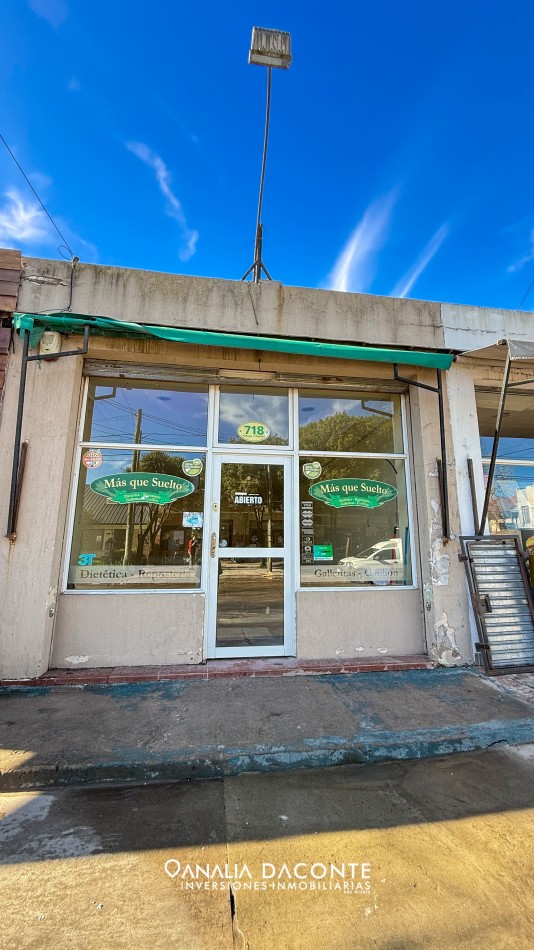 Local a la calle en zona comercial en Los Pinares