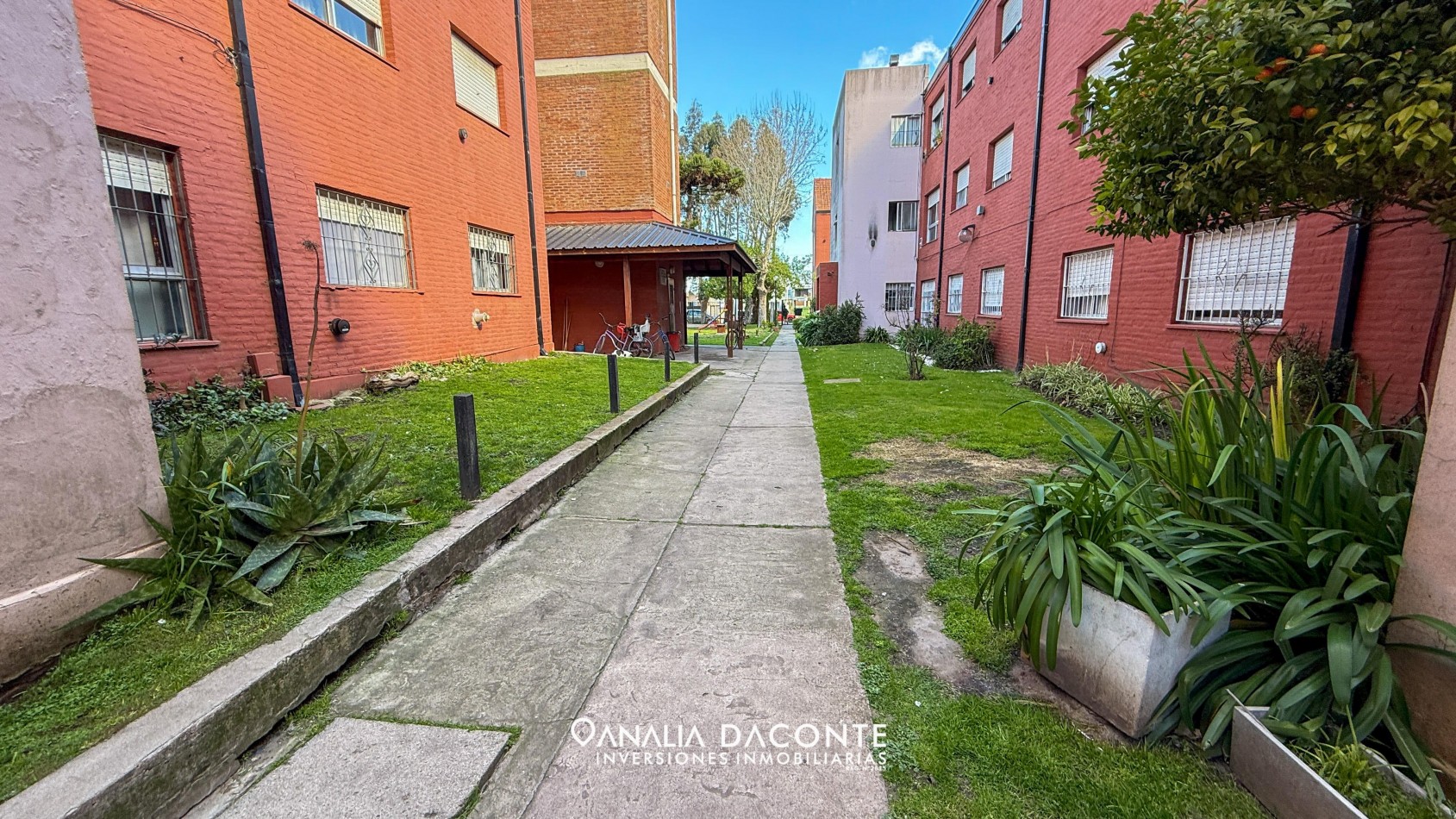 RESERVADO!! Hermoso depto 2 amb en complejo, barrio Los Pinares