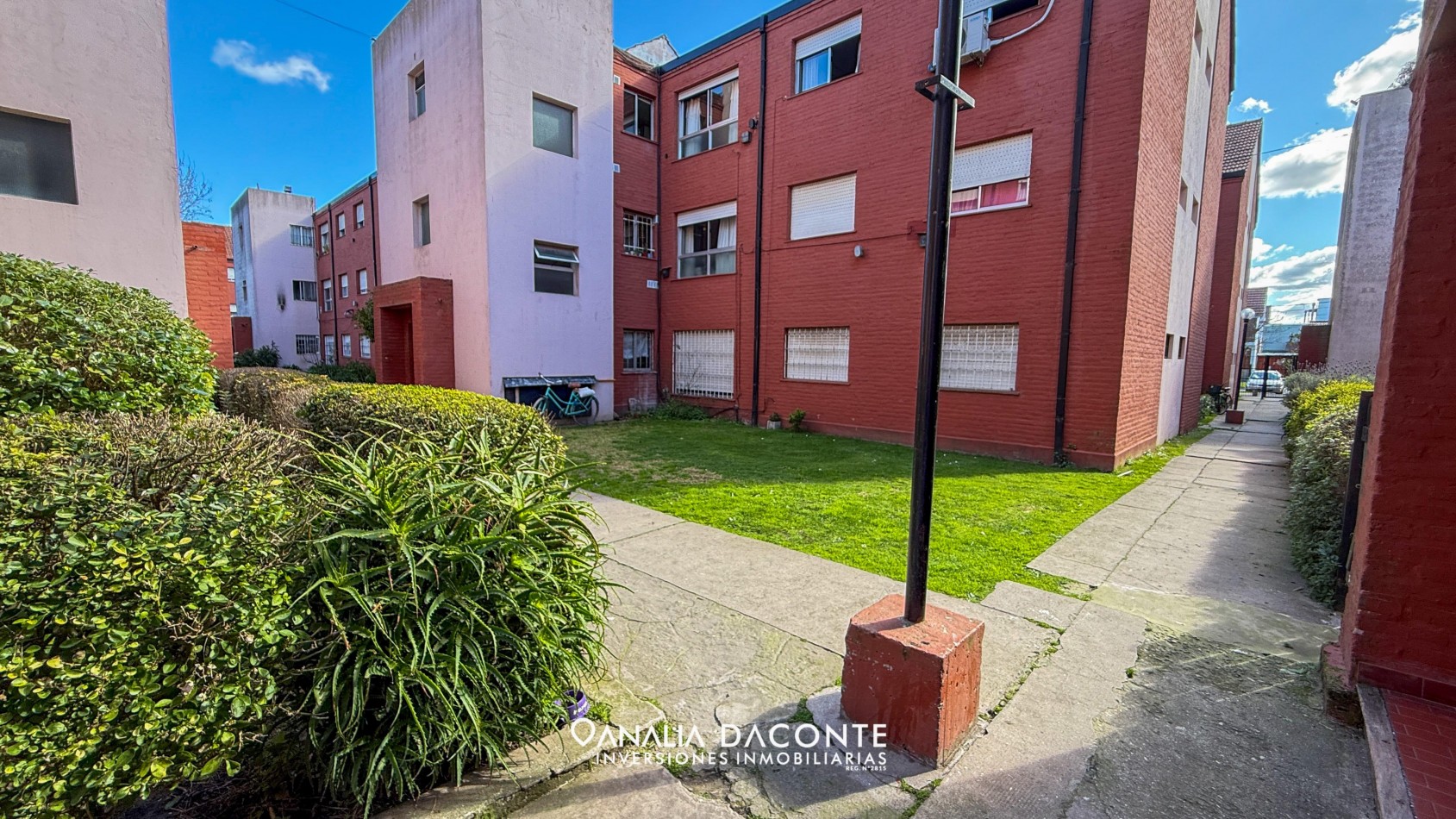 RESERVADO!! Hermoso depto 2 amb en complejo, barrio Los Pinares