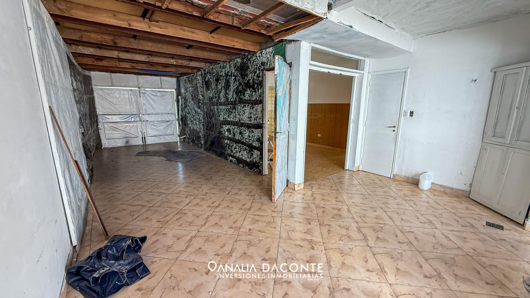 Bajo su valor!!! chalet 4 amb con garage y piscina,  en lo mejor del barrio Constitucion