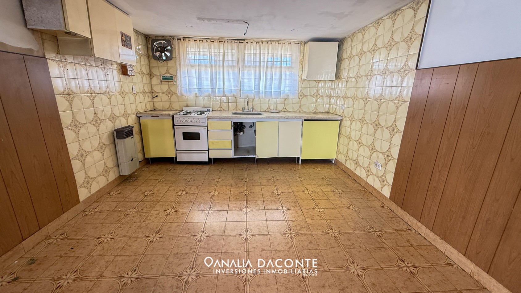 Bajo su valor!!! chalet 4 amb con garage y piscina,  en lo mejor del barrio Constitucion