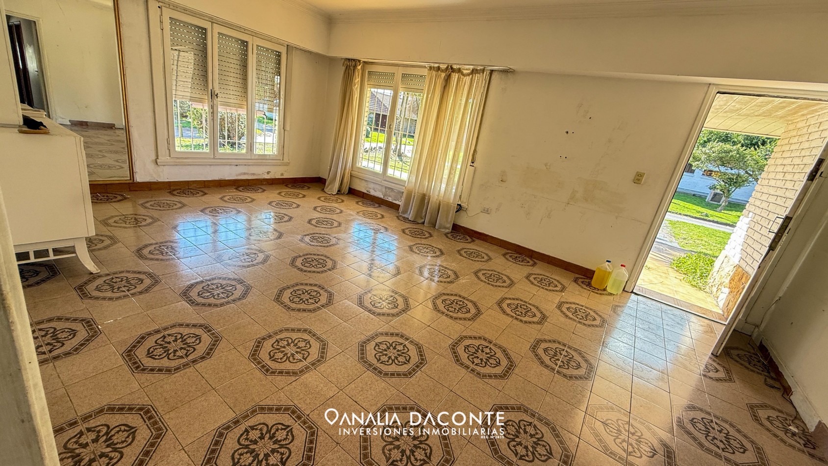 Bajo su valor!!! chalet 4 amb con garage y piscina,  en lo mejor del barrio Constitucion