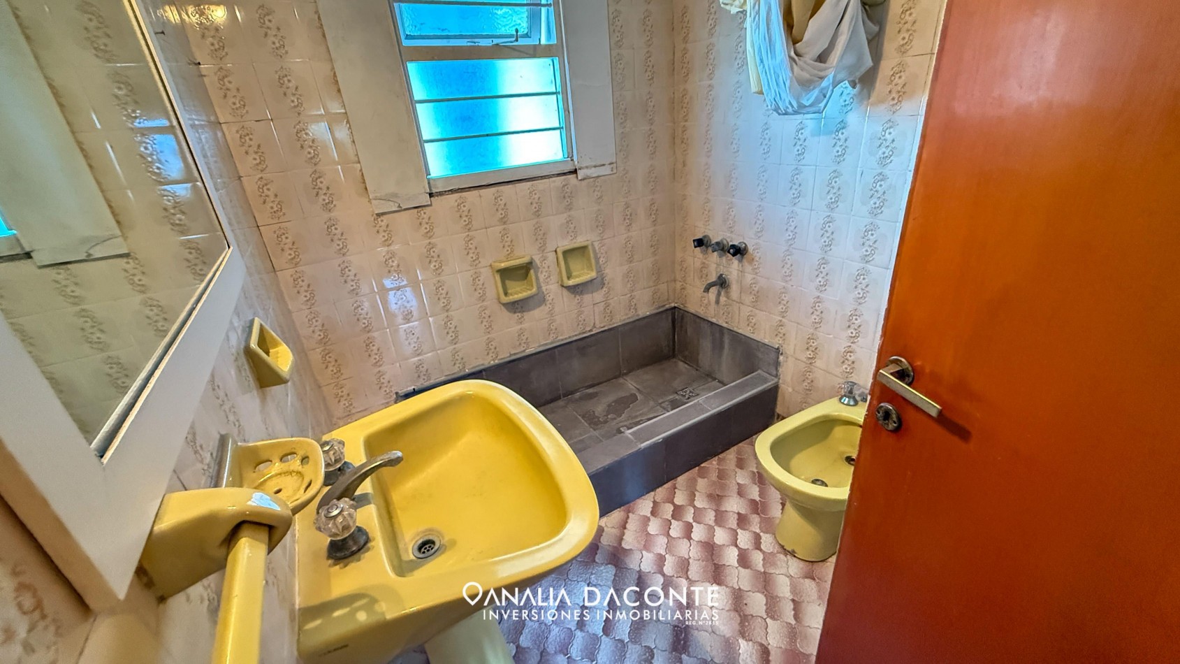 Bajo su valor!!! chalet 4 amb con garage y piscina,  en lo mejor del barrio Constitucion