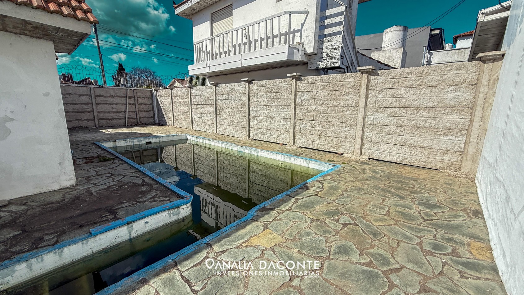 Bajo su valor!!! chalet 4 amb con garage y piscina,  en lo mejor del barrio Constitucion