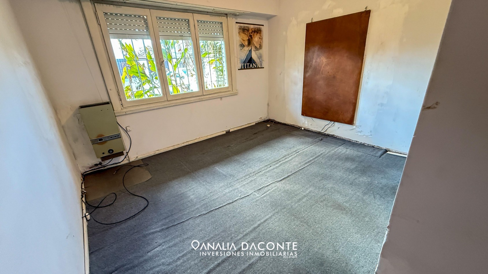 Bajo su valor!!! chalet 4 amb con garage y piscina,  en lo mejor del barrio Constitucion