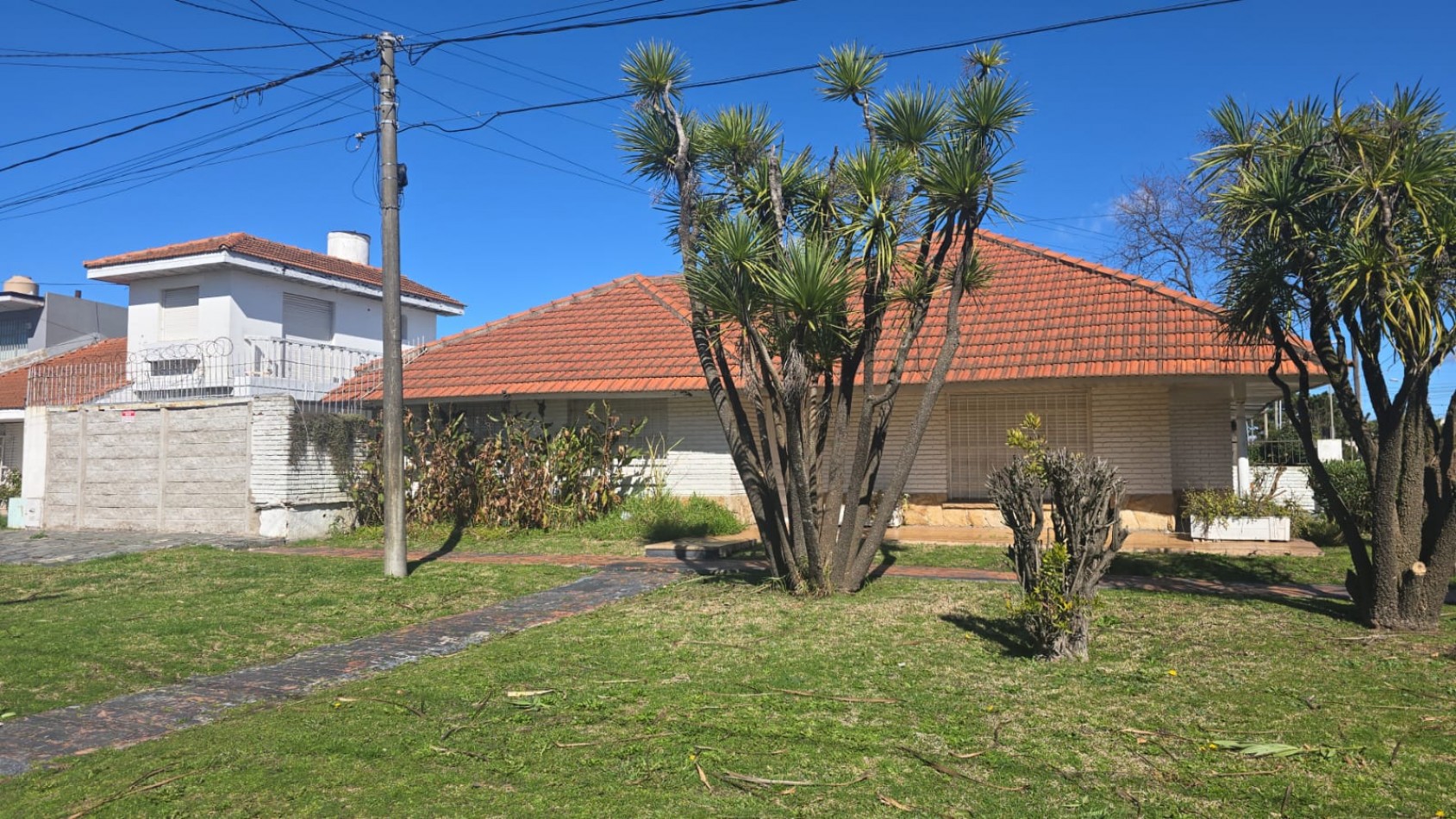 Bajo su valor!!! chalet 4 amb con garage y piscina,  en lo mejor del barrio Constitucion