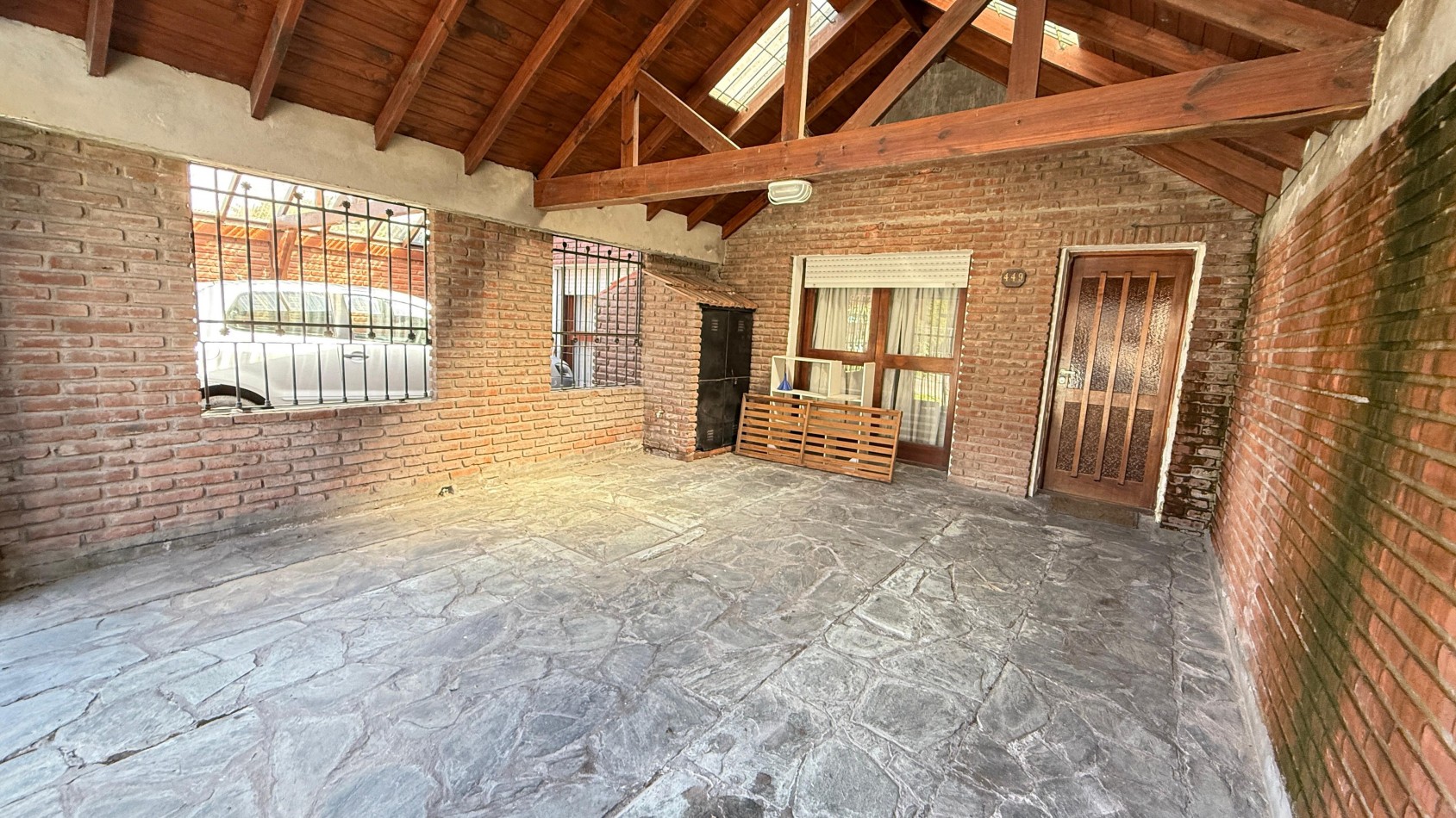 DUPLEX 4 AMBIENTES CON PARQUE Y QUINCHO EN SAN JERONIMO