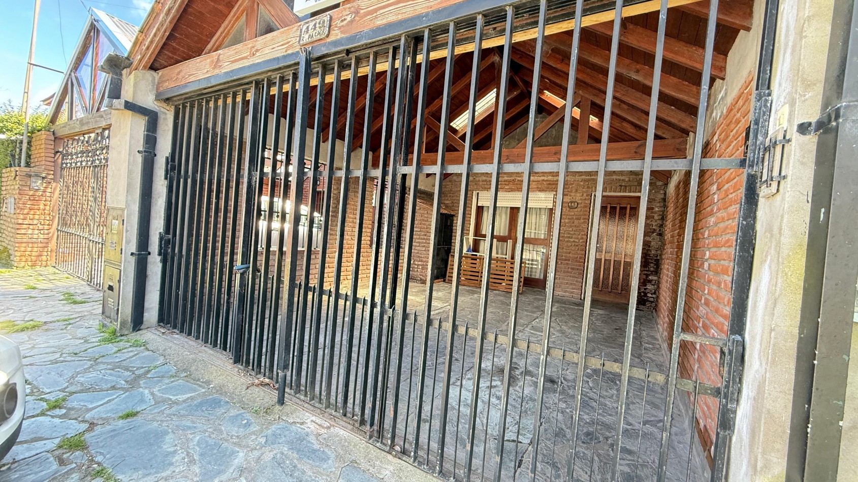 DUPLEX 4 AMBIENTES CON PARQUE Y QUINCHO EN SAN JERONIMO