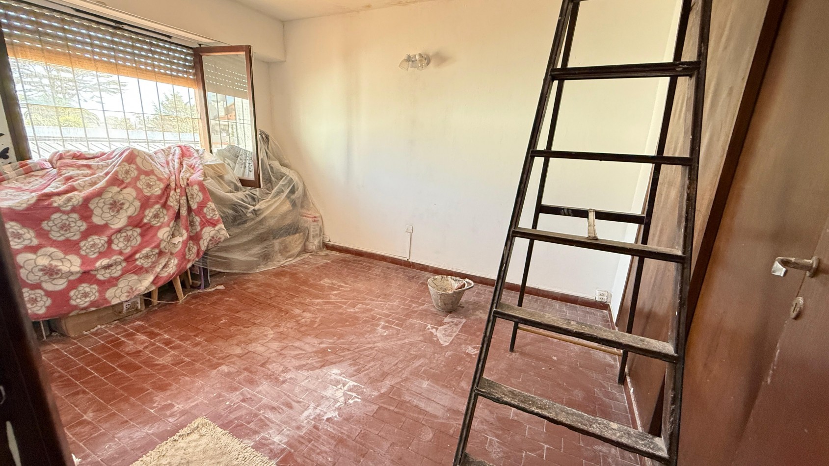 DUPLEX 4 AMBIENTES CON PARQUE Y QUINCHO EN SAN JERONIMO