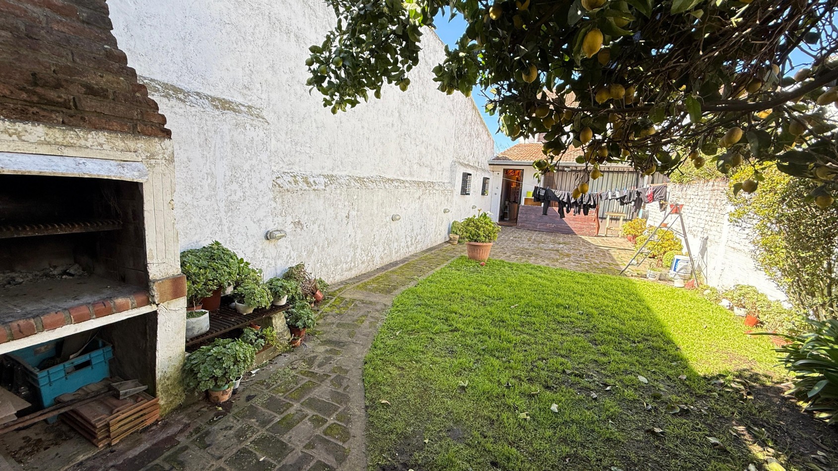 DUPLEX 4 AMBIENTES CON PARQUE Y QUINCHO EN SAN JERONIMO