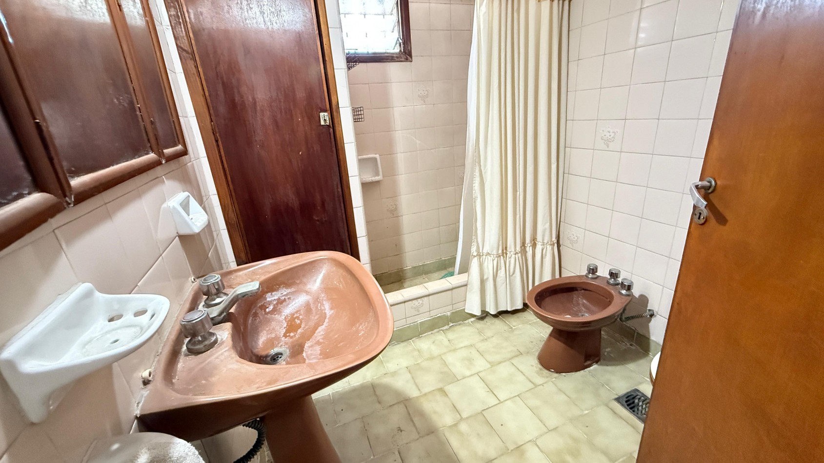 DUPLEX 4 AMBIENTES CON PARQUE Y QUINCHO EN SAN JERONIMO