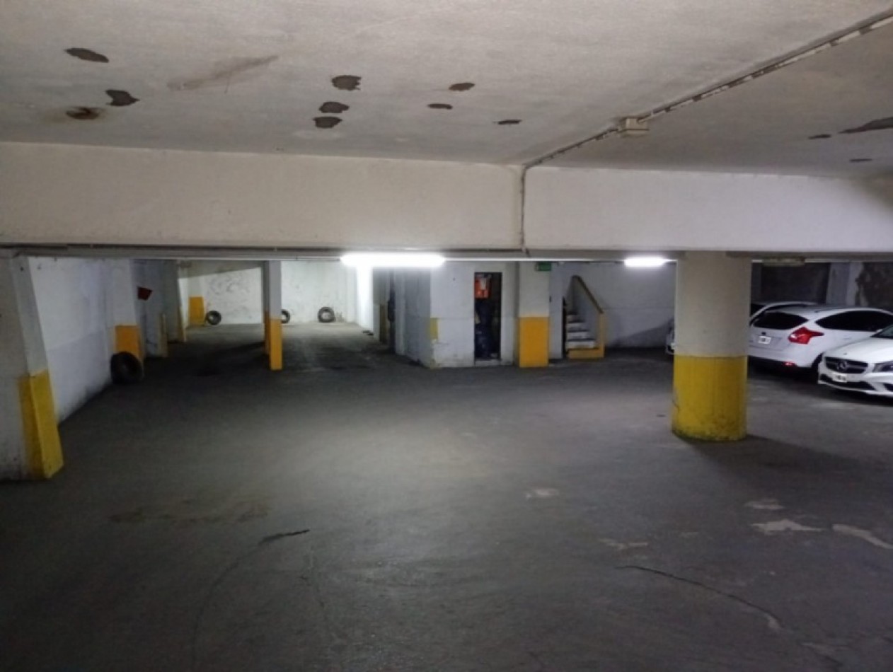 ESPACIO DE COCHERA CENTRICA, ABIERTO LAS 24 HS CON SEGURIDAD Y VALET PARKING