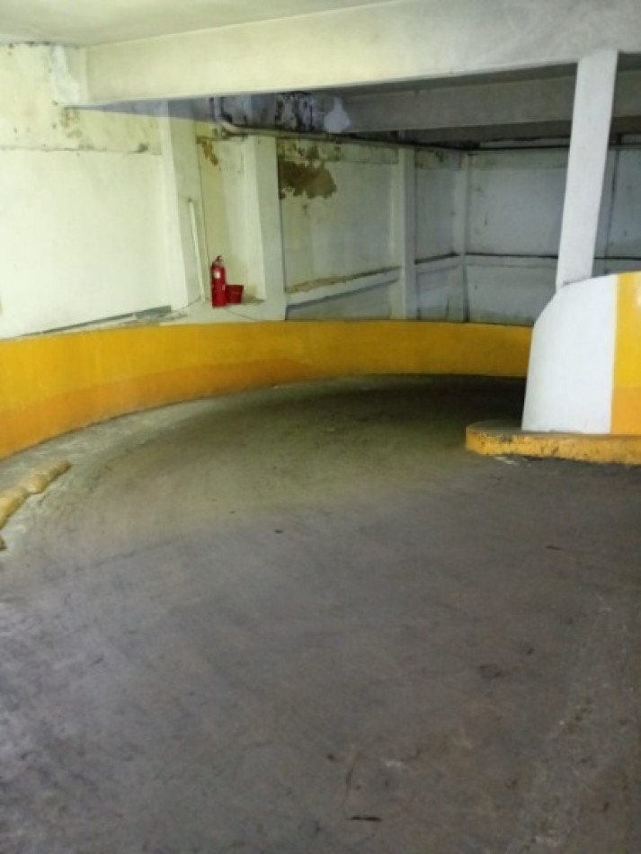 ESPACIO DE COCHERA CENTRICA, ABIERTO LAS 24 HS CON SEGURIDAD Y VALET PARKING
