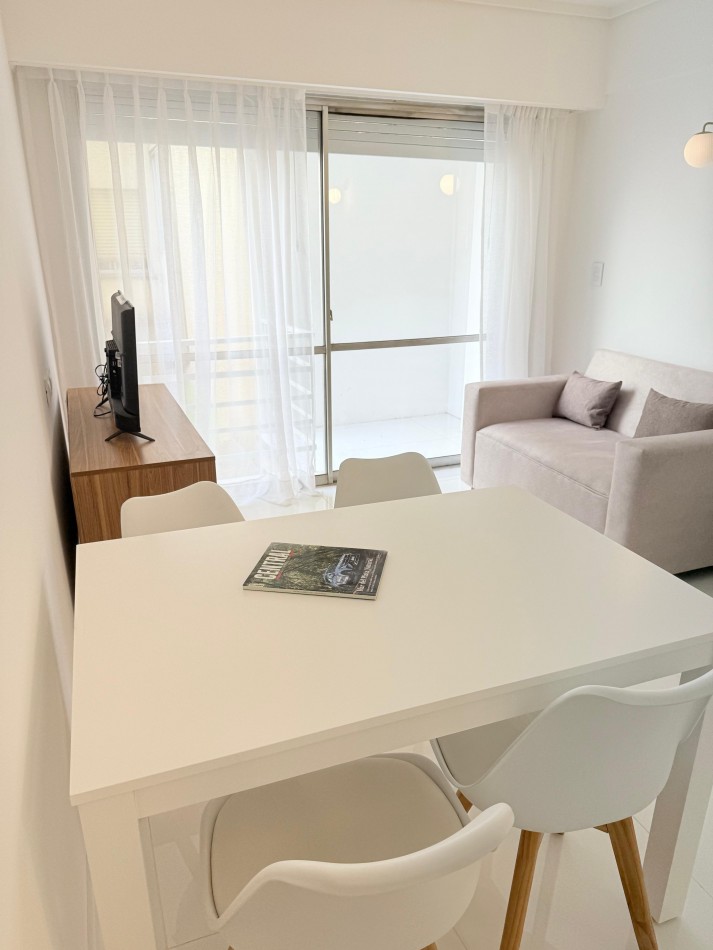 RESERVADO!! DEPTO 2 amb centrico con balcon reciclado y equipado a nuevo! 