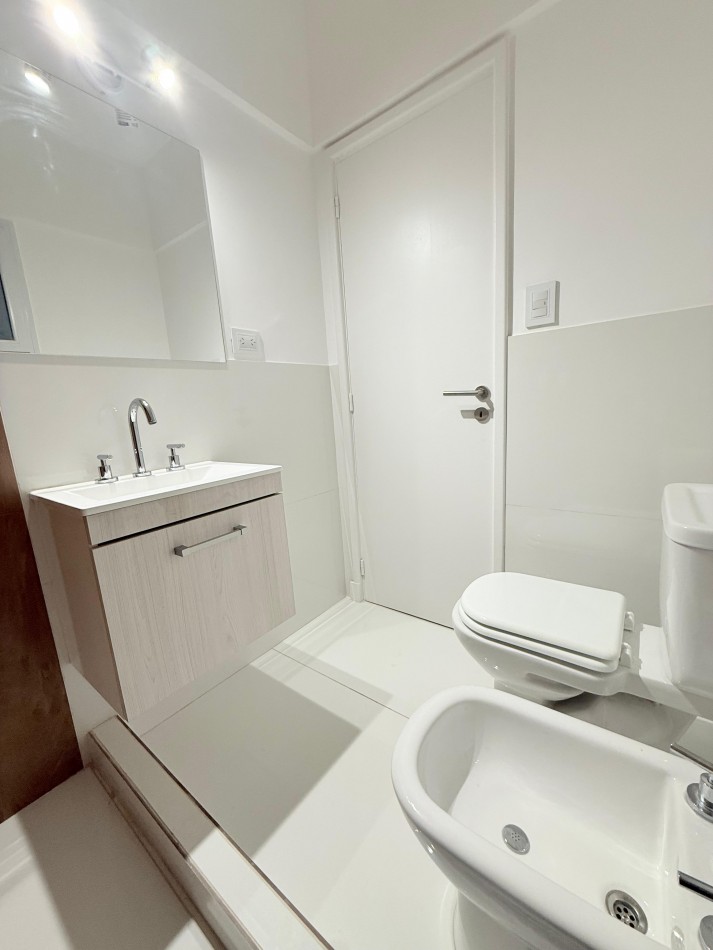 RESERVADO!! DEPTO 2 amb centrico con balcon reciclado y equipado a nuevo! 