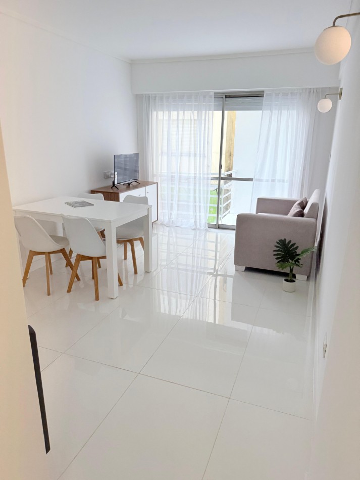 RESERVADO!! DEPTO 2 amb centrico con balcon reciclado y equipado a nuevo! 