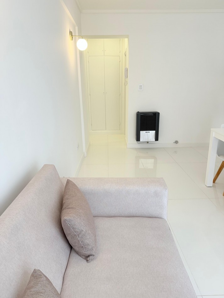 RESERVADO!! DEPTO 2 amb centrico con balcon reciclado y equipado a nuevo! 