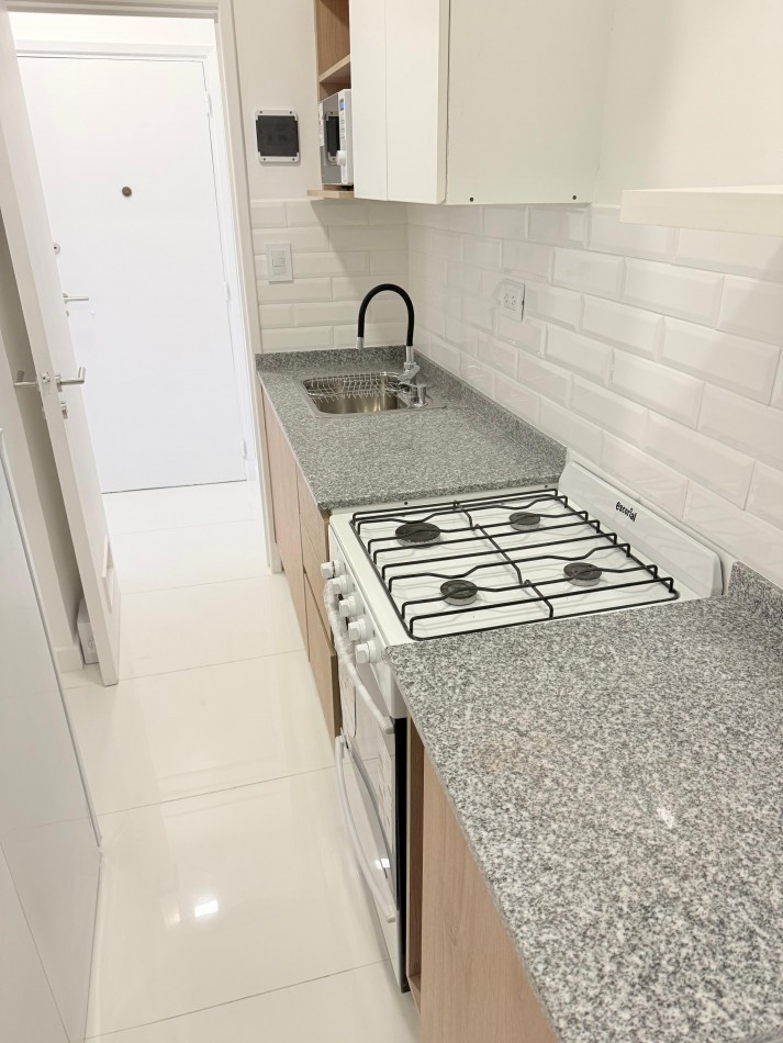 RESERVADO!! DEPTO 2 amb centrico con balcon reciclado y equipado a nuevo! 